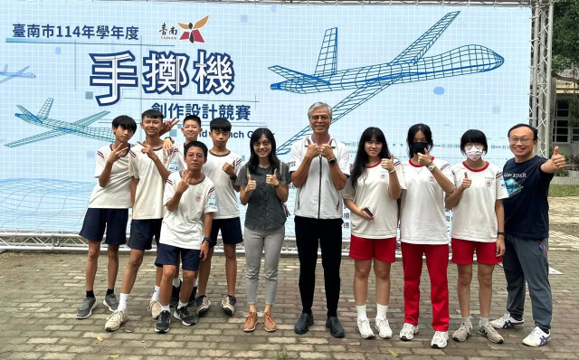 手擲機創作競賽 國中組成績優異114手擲機02_0.jpg